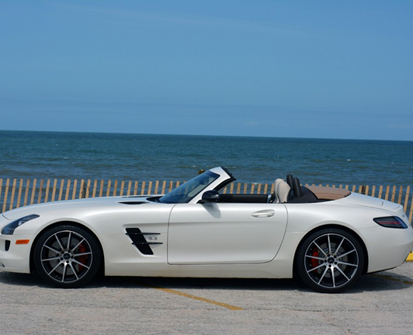 اختر مرسيدس بينز SLS AMG GT Roadster لأنها سيارة لا تقاوم